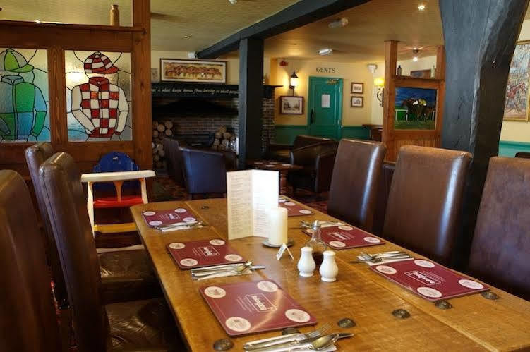Newmarket Inn ルーズ エクステリア 写真